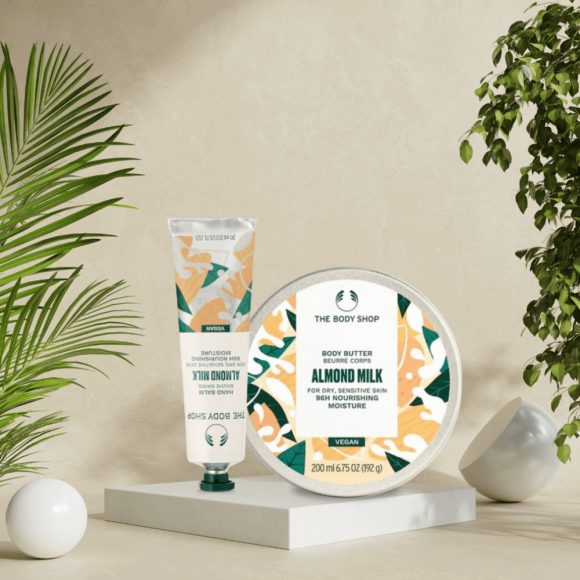 The Body Shop Mandulatej tápláló csomag (testvaj + kézkrém 30ml)